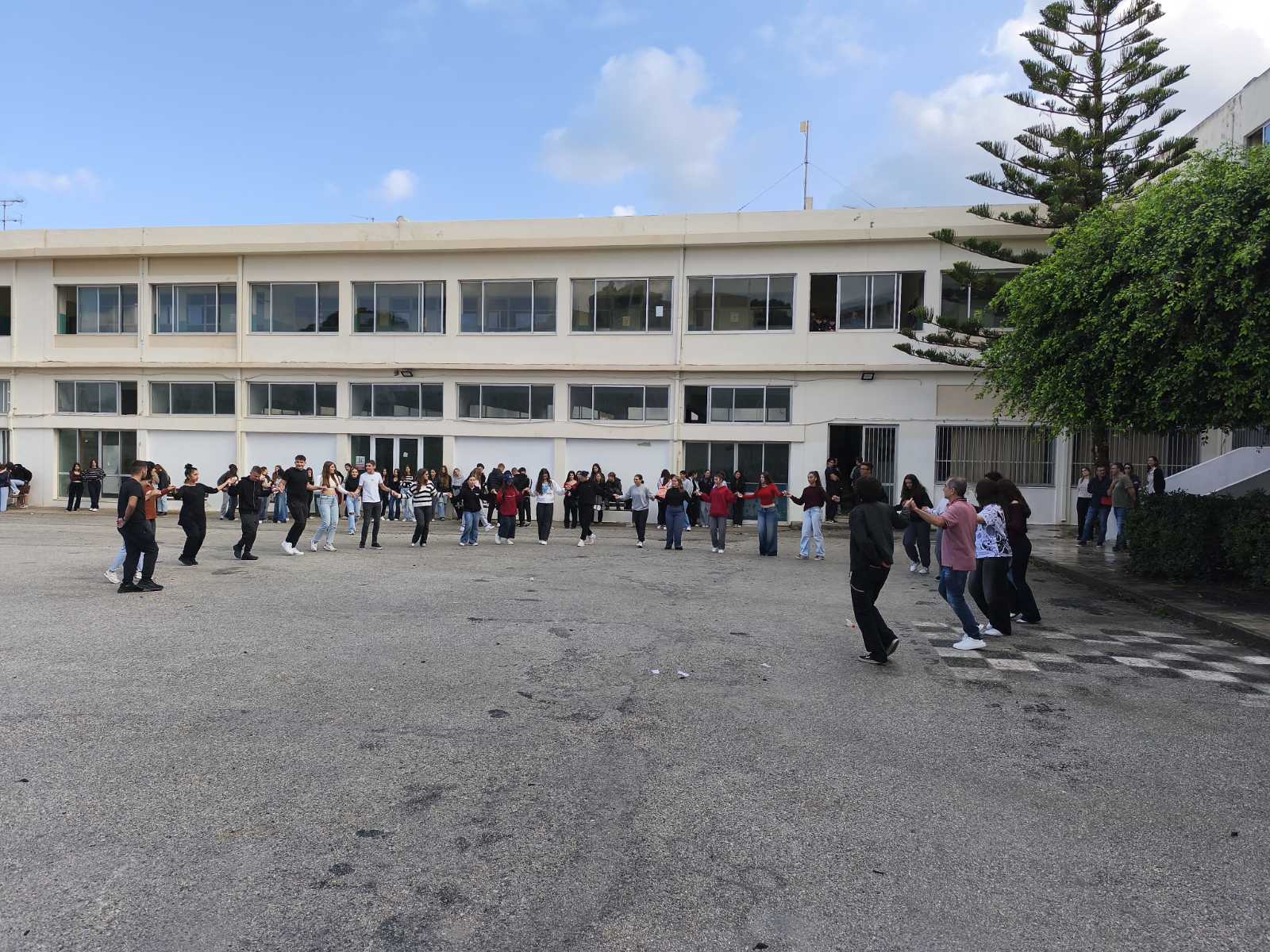 Σχολική Γιορτή για το Ολοκαύτωμα της Μονής Αρκαδίου